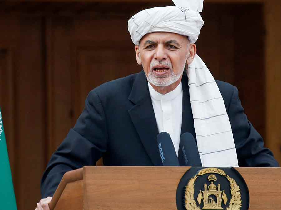 СМИ рассказали, как экс-президент Афганистана обманул правительство перед побегом из страны