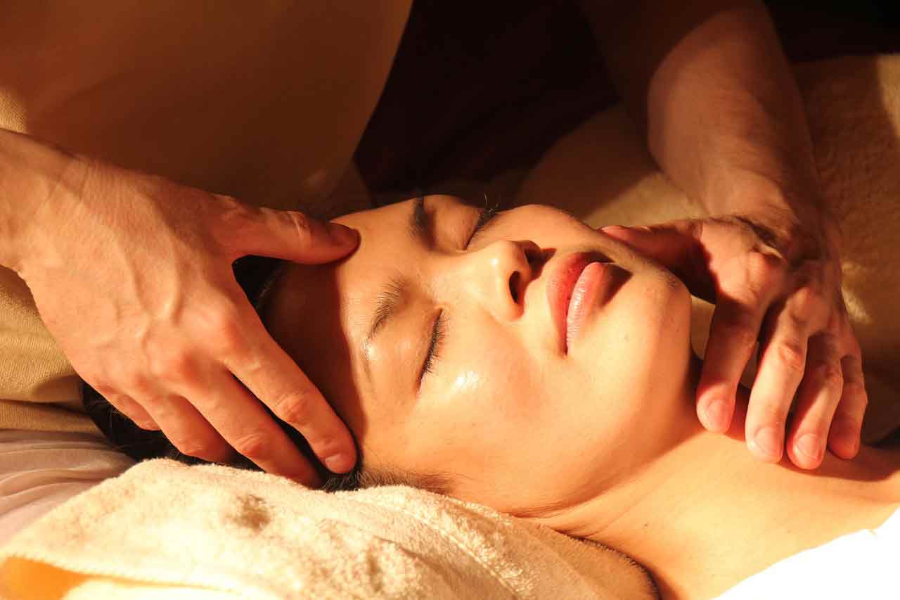 Азиатский массаж лица Гуа Ша. Вы можете сделать это за 6 простых шагов