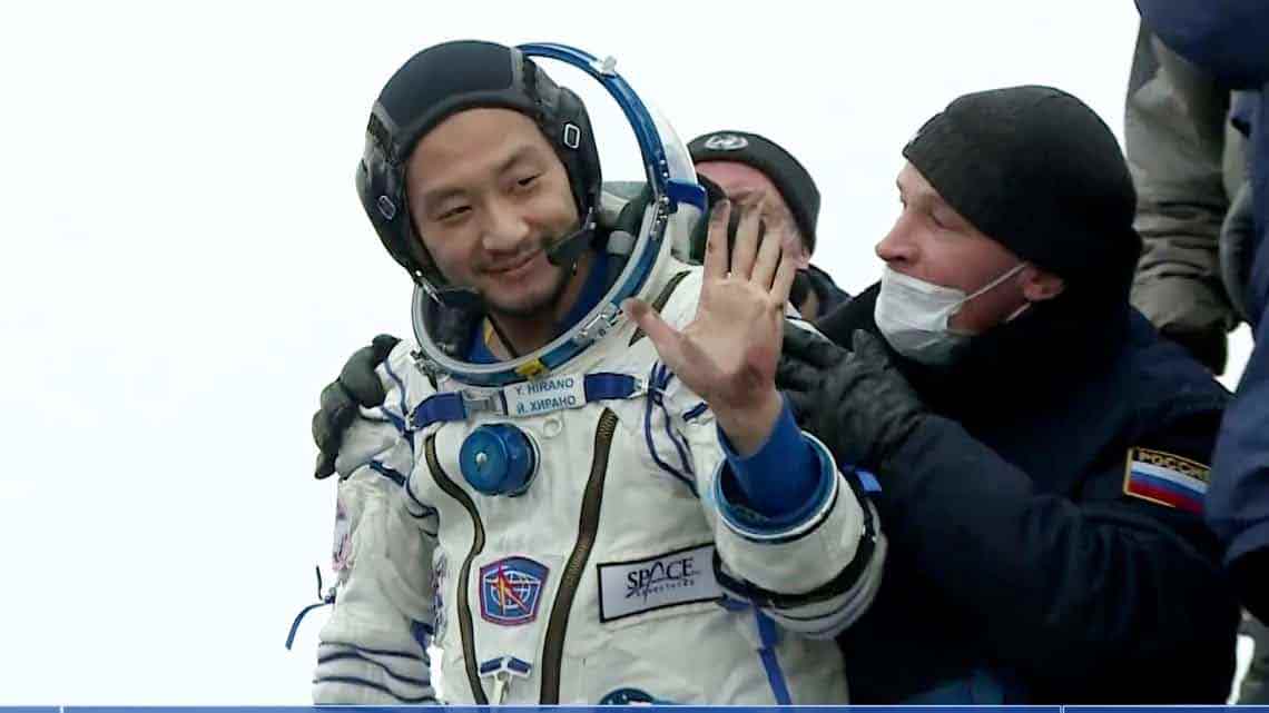 Через 12 дней на космической станции японский миллиардер вернулся на Землю