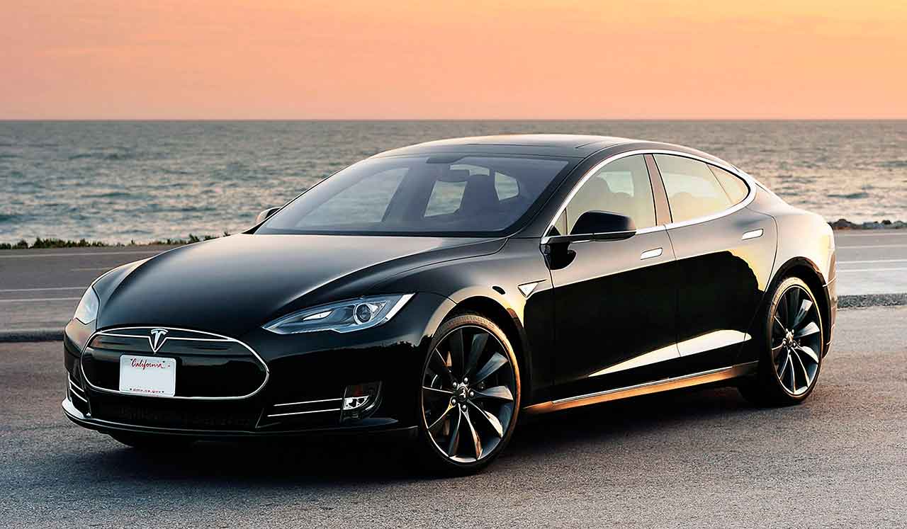 Tesla отзывает более миллиона автомобилей в США