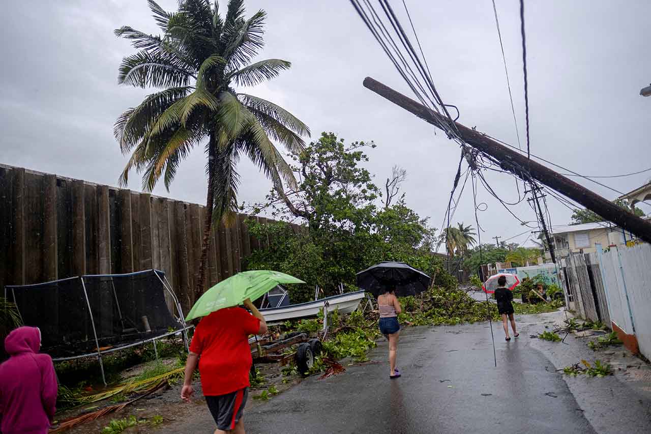 Пуэрториканцы отчаянно нуждаются в воде после буйства урагана Фиона
